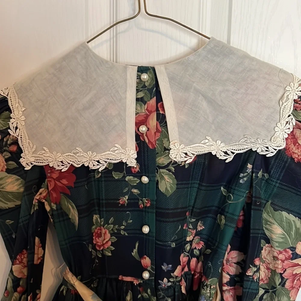 Jinelle girls vintage holiday dress . Lace collar ruffle sash sz8